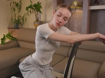 Sunnivaharder Chaturbate stream image from March 28, 2025