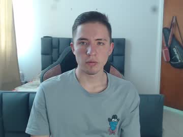 Sextinger Chaturbate stream image from March 28, 2025