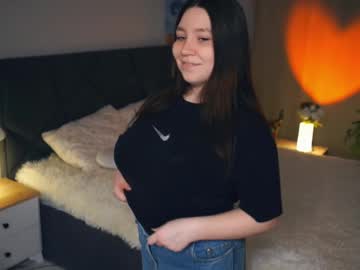 Elviafinnell Chaturbate stream image from March 28, 2025