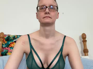 Leahwilde Chaturbate stream image from March 28, 2025