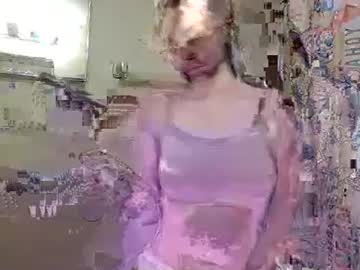 Surelycurvy Chaturbate stream image from March 28, 2025