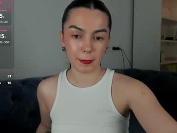Eralux Chaturbate stream image from March 28, 2025