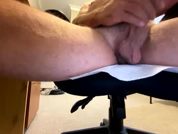 Luvbighangers Chaturbate stream image from March 29, 2025