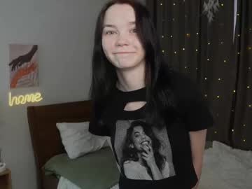 Lynettedennett Chaturbate stream image from March 29, 2025