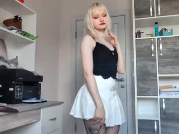 Edinagartrell Chaturbate stream image from March 29, 2025