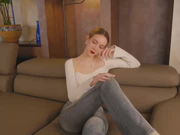 Sunnivaharder Chaturbate stream image from March 29, 2025