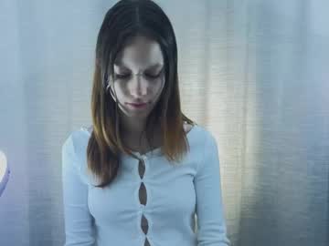 Leenaford Chaturbate stream image from March 29, 2025