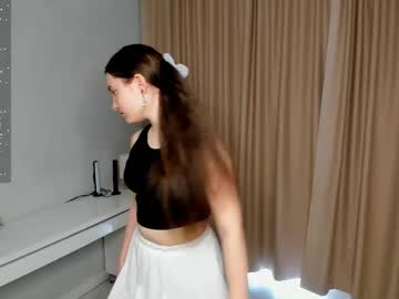 Silviacrumbley Chaturbate stream image from March 30, 2025