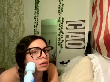 Itsxgiaxx Chaturbate stream image from March 30, 2025