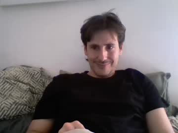 Iyoperro Chaturbate stream image from March 30, 2025