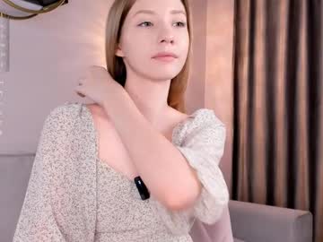 Sunnmoonn Chaturbate stream image from March 30, 2025