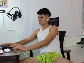Chriss_Williams Chaturbate stream image from March 30, 2025