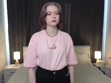 Moireharwell Chaturbate stream image from March 31, 2025