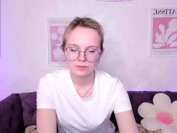 Kira_Bright Chaturbate stream image from March 31, 2025