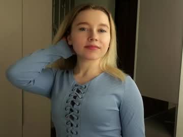Darlineguyse Chaturbate stream image from March 31, 2025