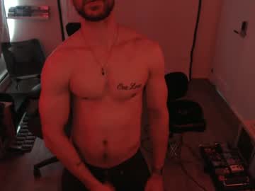 Tanbueno Chaturbate stream image from March 31, 2025