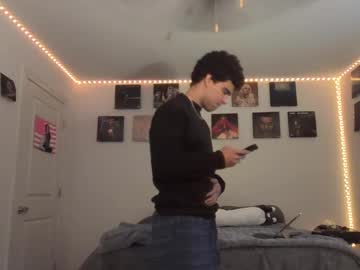 Micahlipc Chaturbate stream image from April 01, 2025