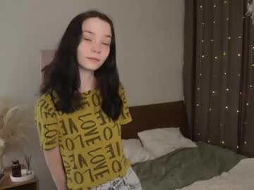 Lynettedennett Chaturbate stream image from April 01, 2025