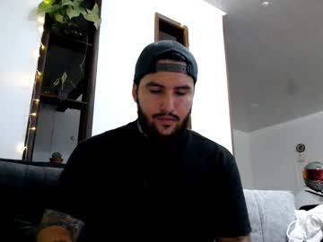 Aarondyl Chaturbate stream image from April 01, 2025