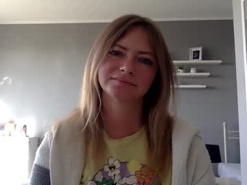 Lux_Millie Chaturbate stream image from April 01, 2025