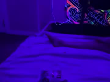 Madameglowhole Chaturbate stream image from April 01, 2025