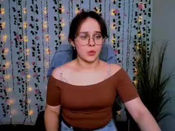 Emilly_Peach Chaturbate stream image from April 01, 2025
