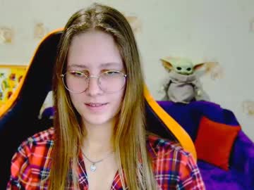 Roxie_Shy Chaturbate stream image from April 01, 2025