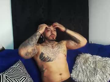 Crhis_Muller Chaturbate stream image from April 01, 2025