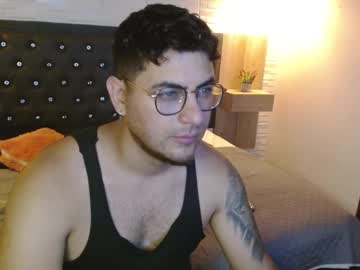Andrew_Foxx1 Chaturbate stream image from April 01, 2025