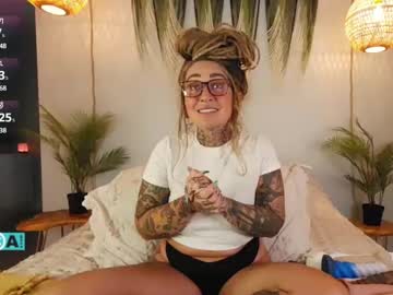 Cheviblue Chaturbate stream image from April 01, 2025