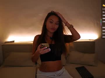 Im_Milla Chaturbate stream image from April 01, 2025