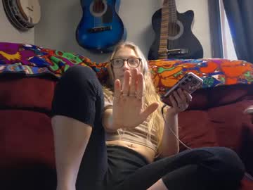 Bitchybear Chaturbate stream image from April 01, 2025