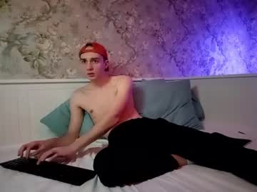 Rrroma18 Chaturbate stream image from April 01, 2025