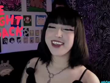 Yuhwa Chaturbate stream image from April 01, 2025