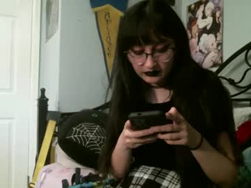 Gothicwaifu222 Chaturbate stream image from April 02, 2025