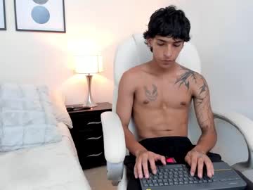 Cro_Mendoza Chaturbate stream image from April 02, 2025