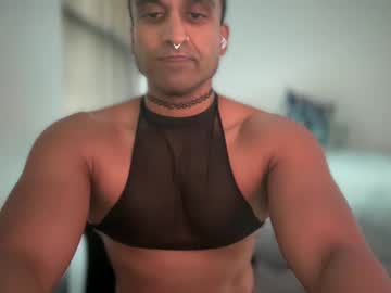 Kinkyslutdee Chaturbate stream image from April 02, 2025