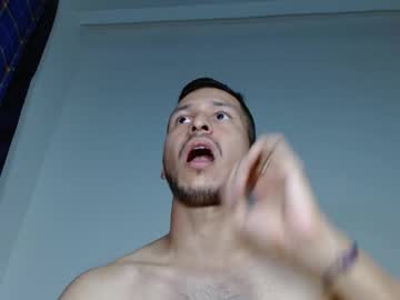 Robinhotsexy Chaturbate stream image from April 02, 2025