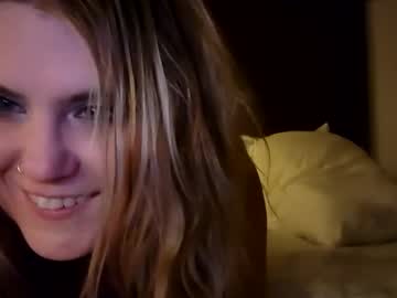 Midnightqueen01 Chaturbate stream image from April 02, 2025