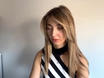 Elza_Dzyn Chaturbate stream image from April 02, 2025
