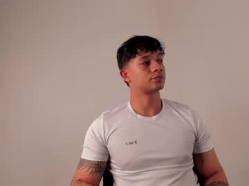 Mike2_Wills Chaturbate stream image from April 02, 2025