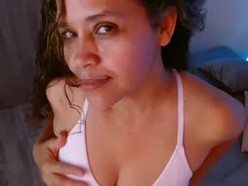 Saralove2 Chaturbate stream image from April 02, 2025
