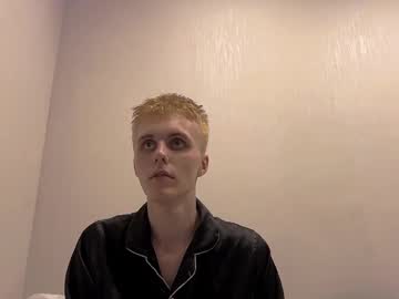 2amkiss Chaturbate stream image from April 02, 2025