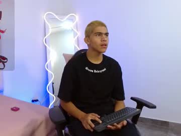 Andrew_Tay Chaturbate stream image from April 02, 2025