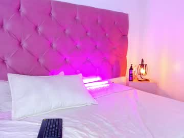Michell_Moon21 Chaturbate stream image from April 02, 2025