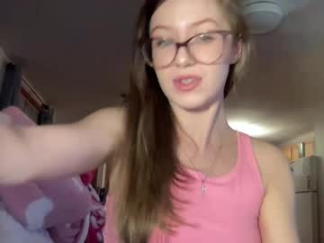 Paisleysnowxo Chaturbate stream image from April 03, 2025