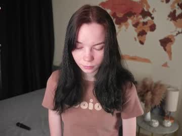 Lynettedennett Chaturbate stream image from April 03, 2025