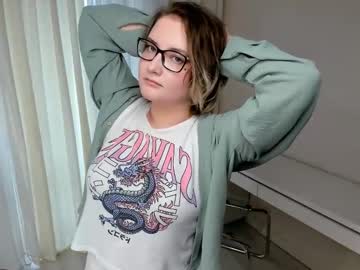 Rowenacrutev Chaturbate stream image from April 03, 2025