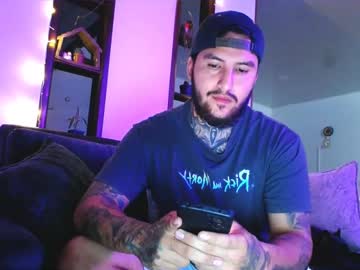 Aarondyl Chaturbate stream image from April 03, 2025