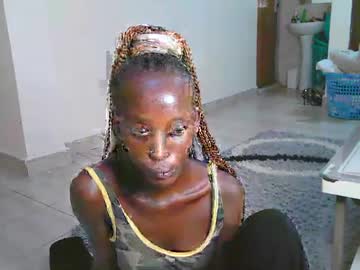 Petite_Reign Chaturbate stream image from April 03, 2025